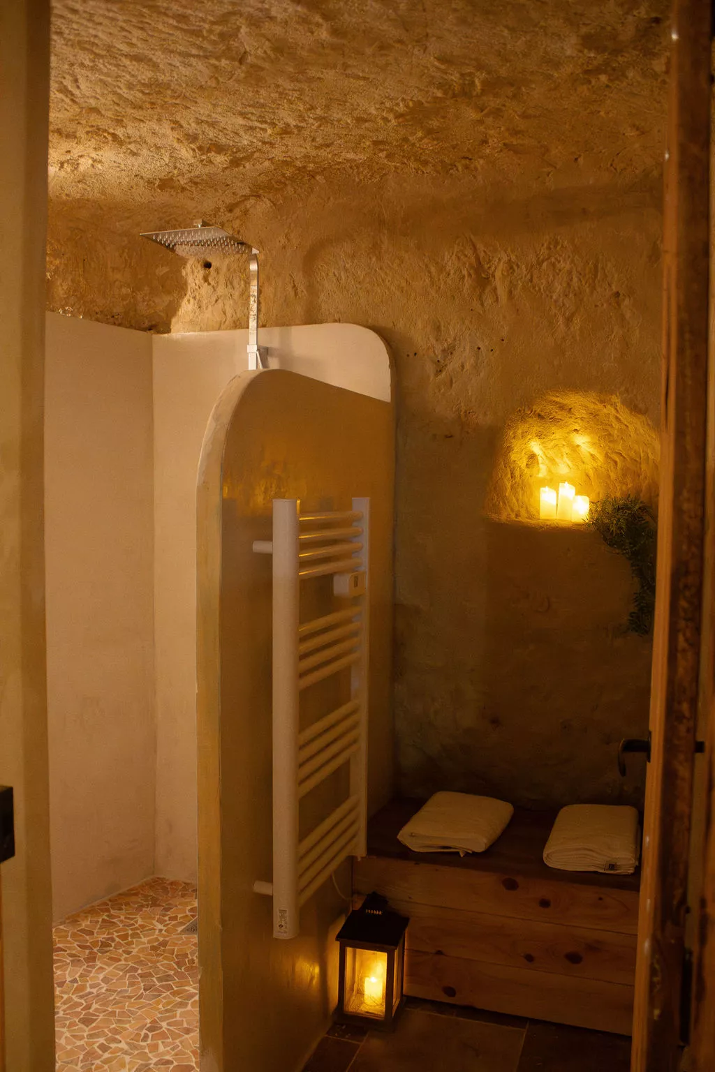 douche, miroir, serviettes, meuble vasque